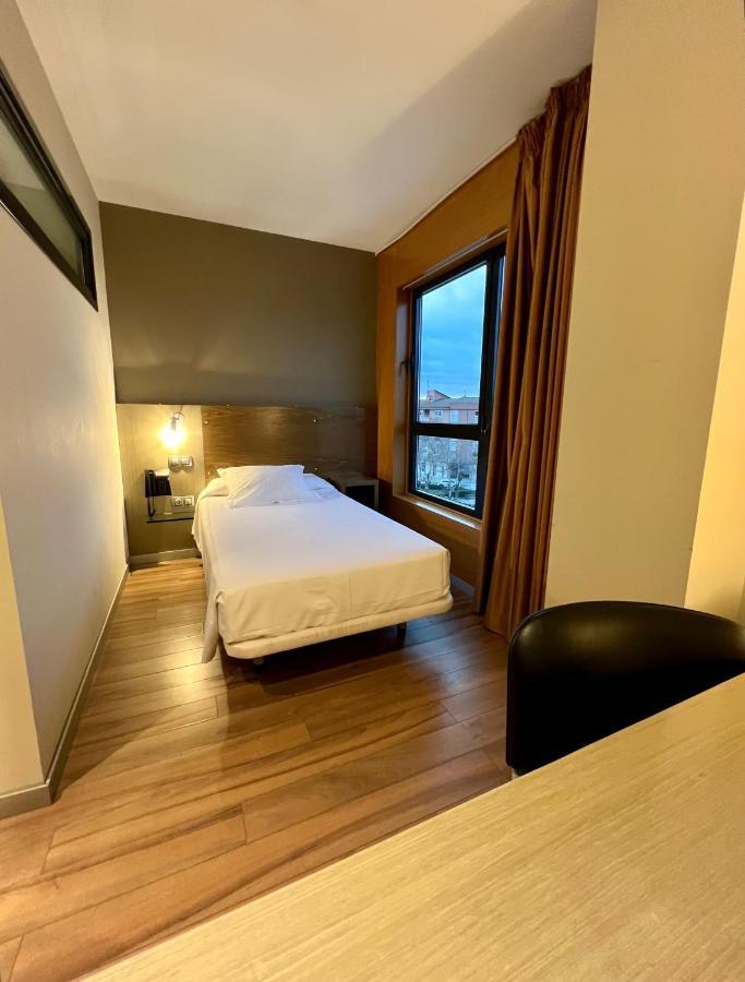 Hotel Duero Laguna de Duero Kültér fotó