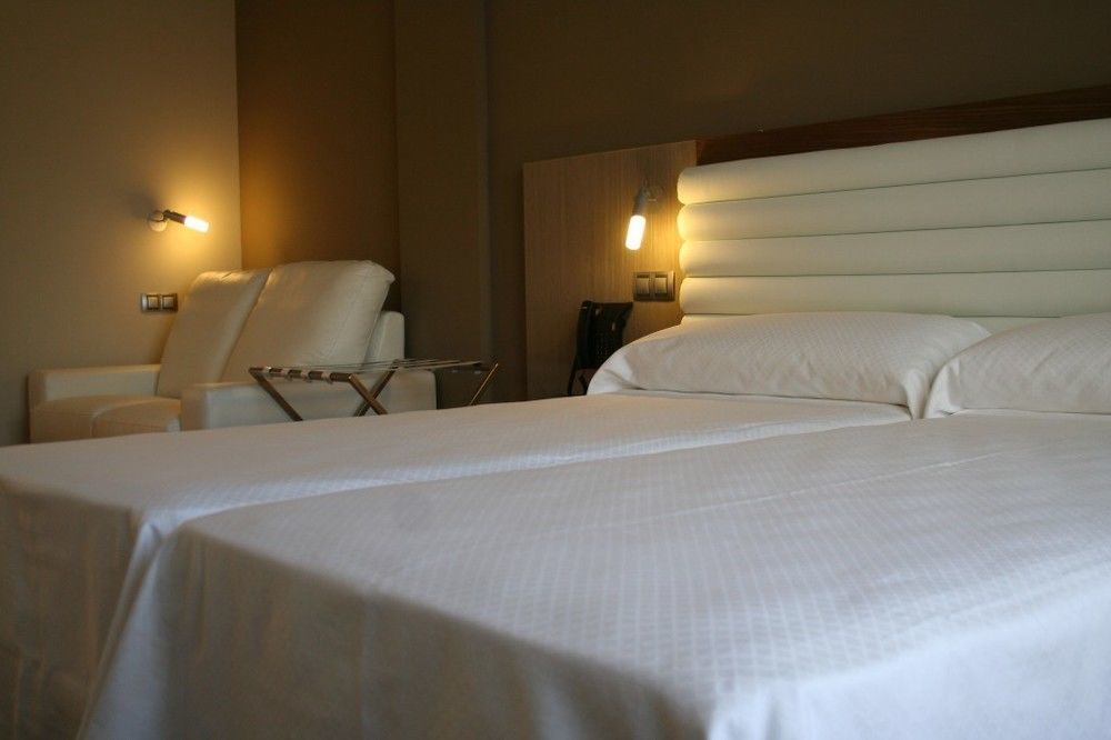 Hotel Duero Laguna de Duero Kültér fotó