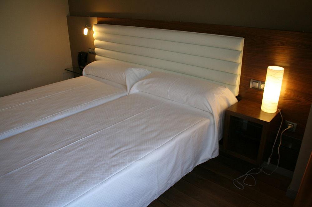 Hotel Duero Laguna de Duero Kültér fotó