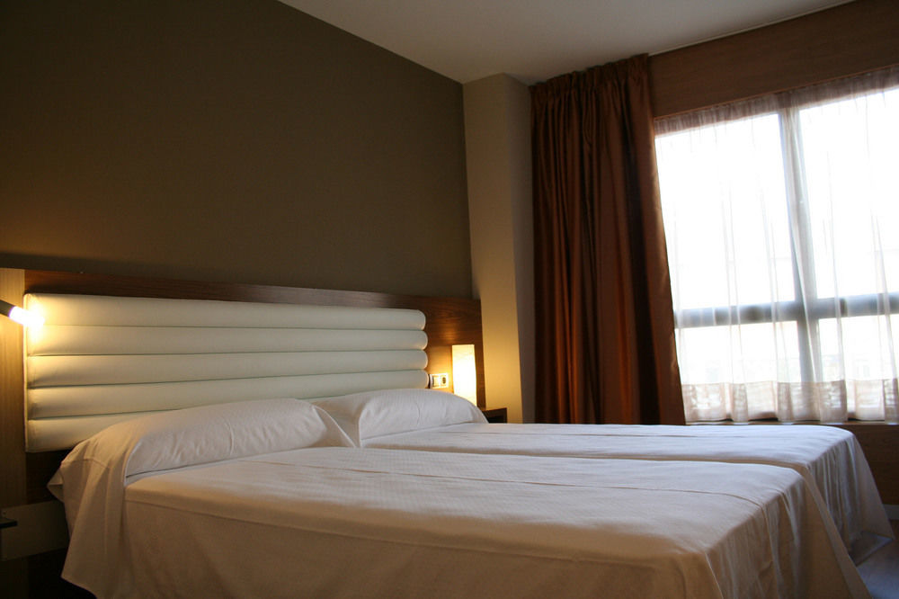 Hotel Duero Laguna de Duero Kültér fotó
