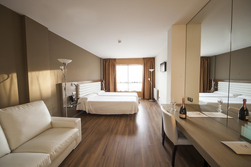 Hotel Duero Laguna de Duero Kültér fotó