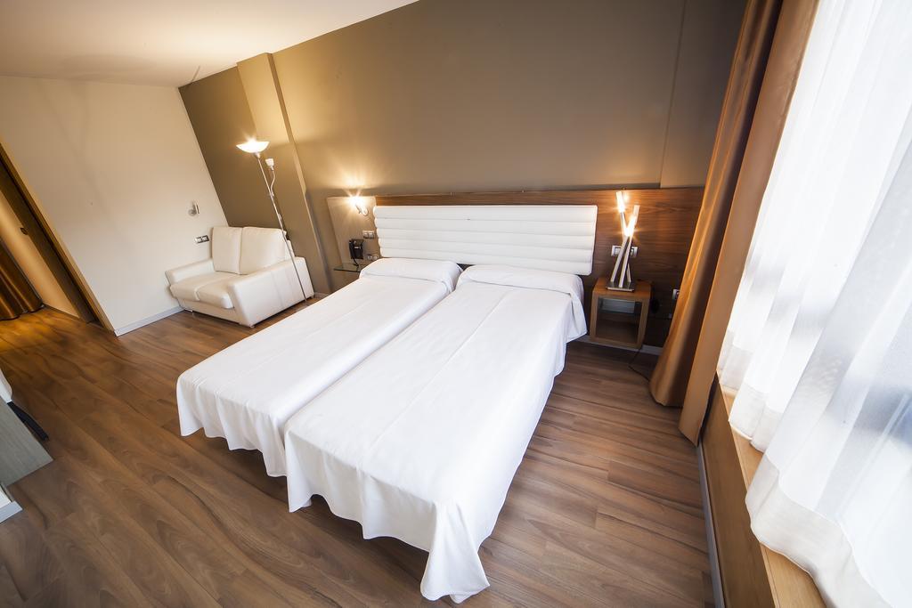 Hotel Duero Laguna de Duero Kültér fotó