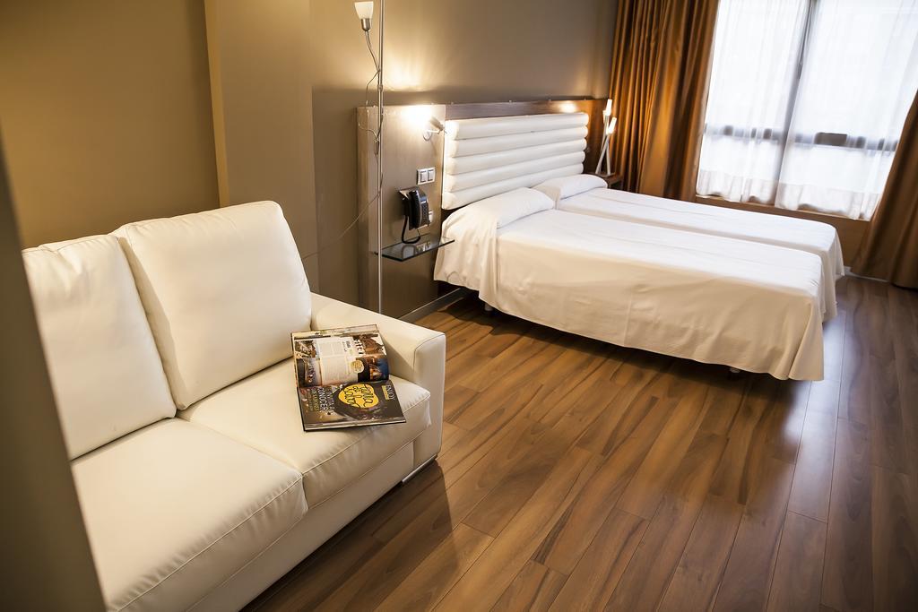 Hotel Duero Laguna de Duero Kültér fotó