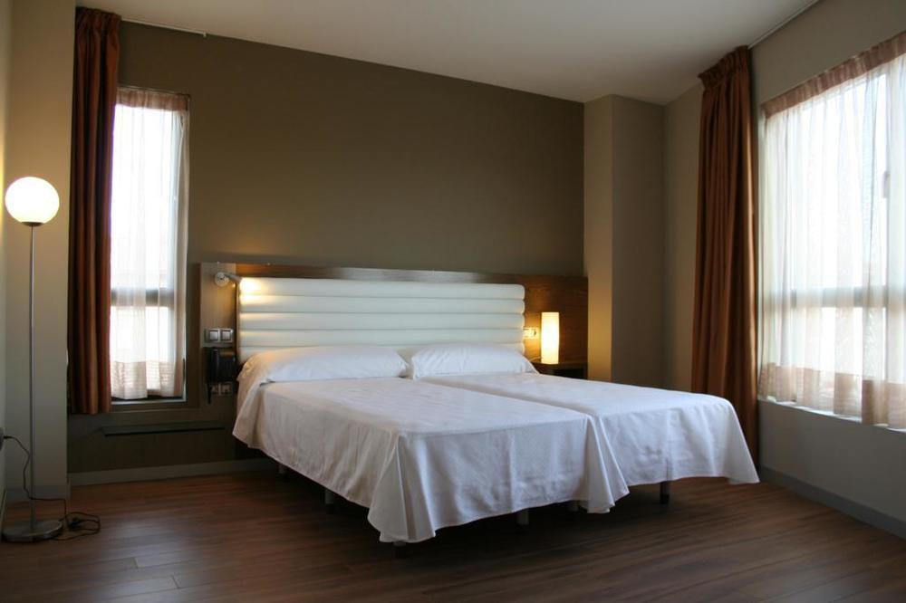 Hotel Duero Laguna de Duero Kültér fotó