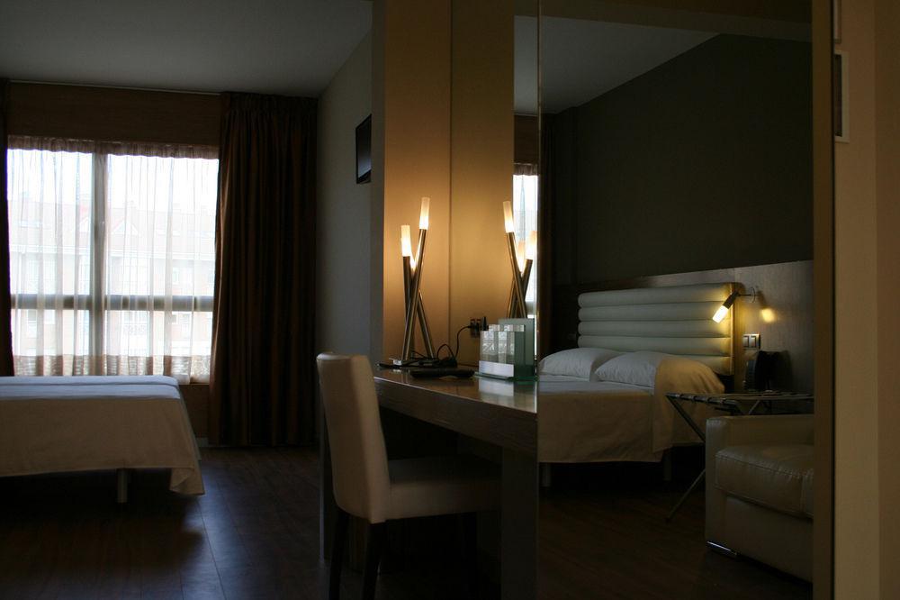 Hotel Duero Laguna de Duero Kültér fotó